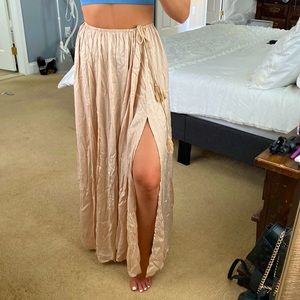 *NEVER WORN* Hello Molly Light beige Maxi Skirt (Size Small/4)